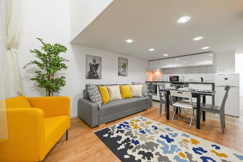 2 Bedroom Flat In Damjanich Str., Hirsch ブダペスト エクステリア 写真