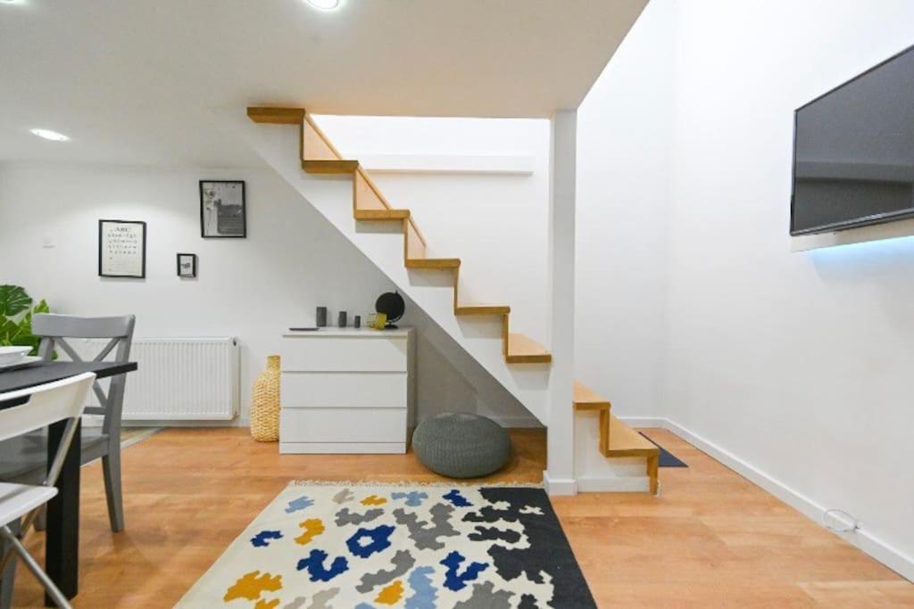2 Bedroom Flat In Damjanich Str., Hirsch ブダペスト エクステリア 写真