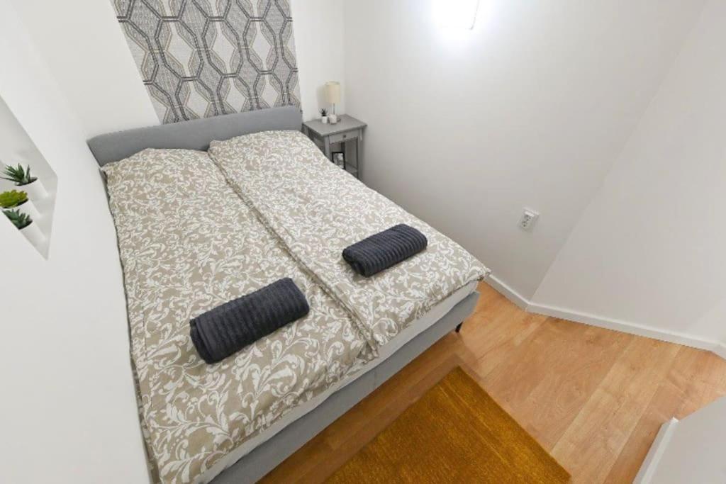 2 Bedroom Flat In Damjanich Str., Hirsch ブダペスト エクステリア 写真
