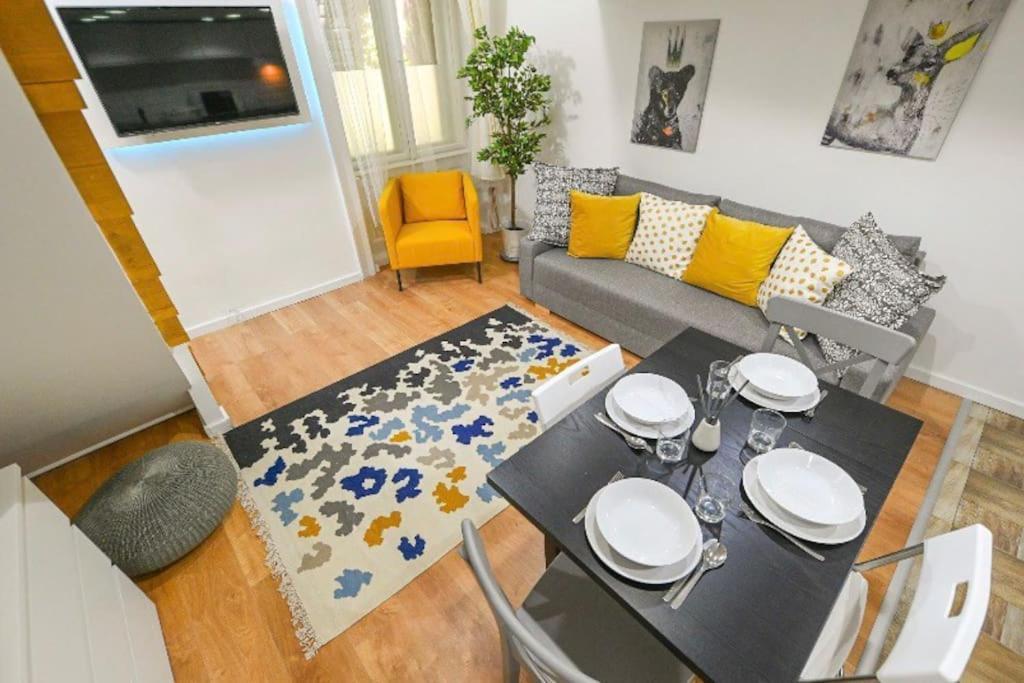 2 Bedroom Flat In Damjanich Str., Hirsch ブダペスト エクステリア 写真