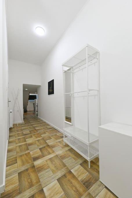 2 Bedroom Flat In Damjanich Str., Hirsch ブダペスト エクステリア 写真
